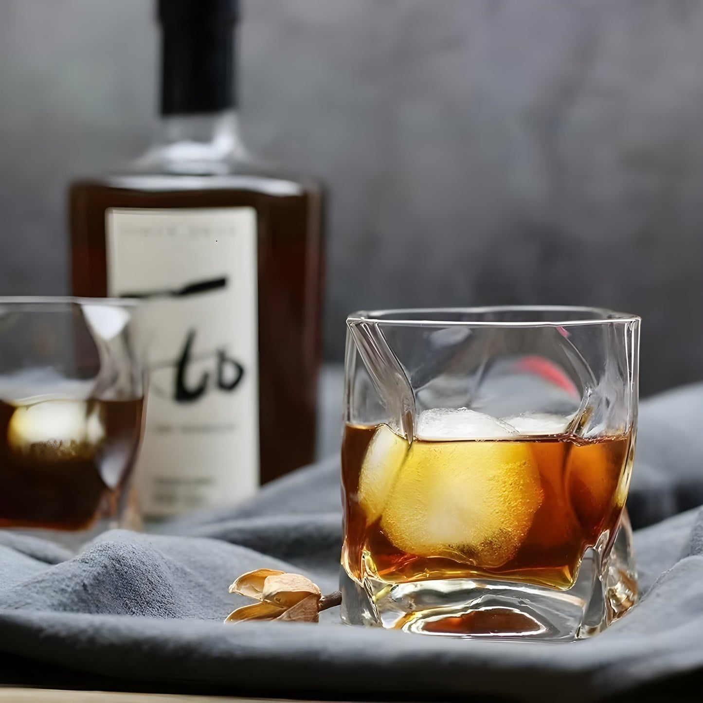 Irregular Art Design Wine Bottle Whisky Decanter Brandy Liquor XO Dispenser Light Luxury Crystal Glass Whiskey Divider Cup Set GuerraHome